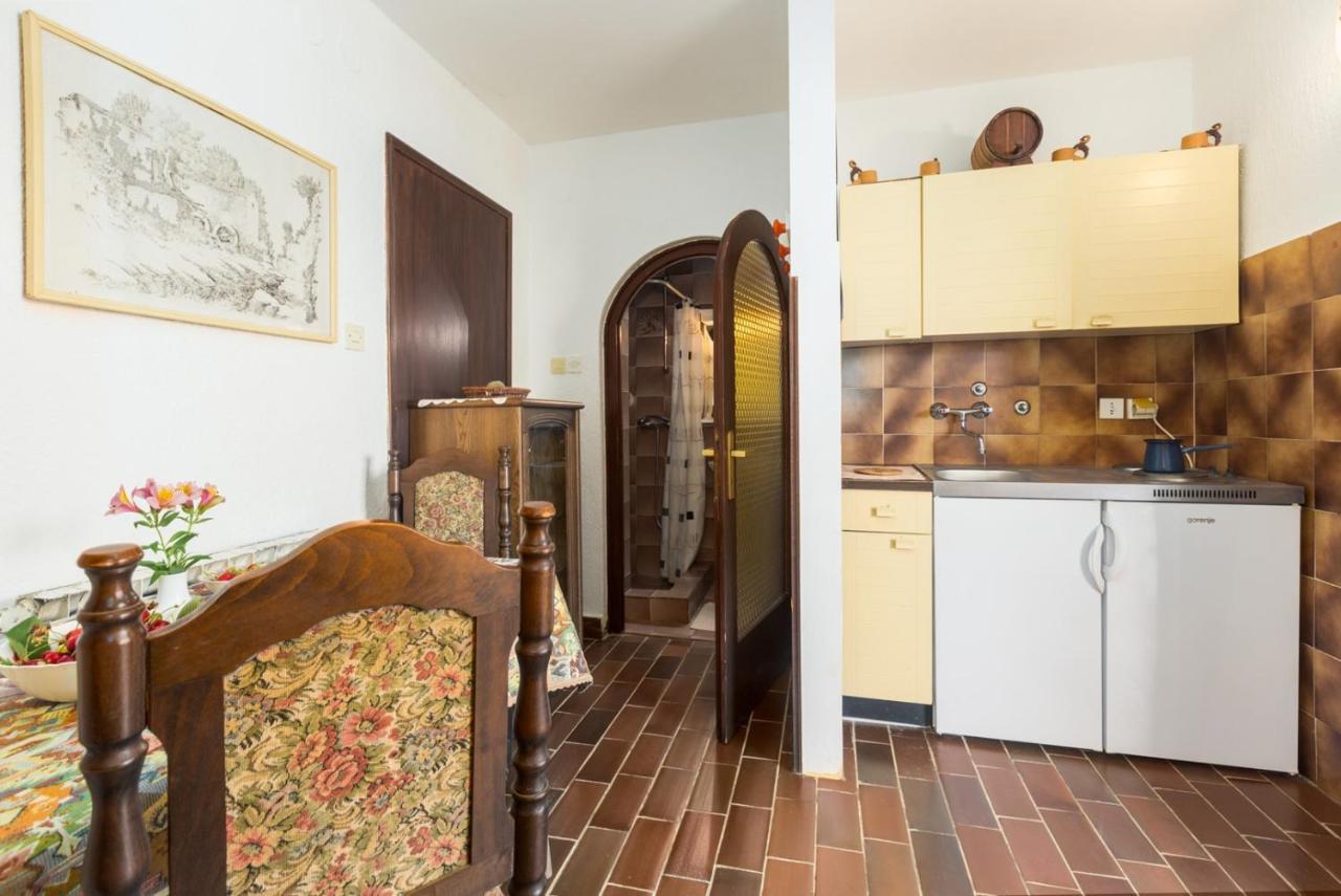 Anamarija Apartments Near The Beach And The Fantastic Adria Sea With Over 10 Small Islands Close By Funtana Esterno foto