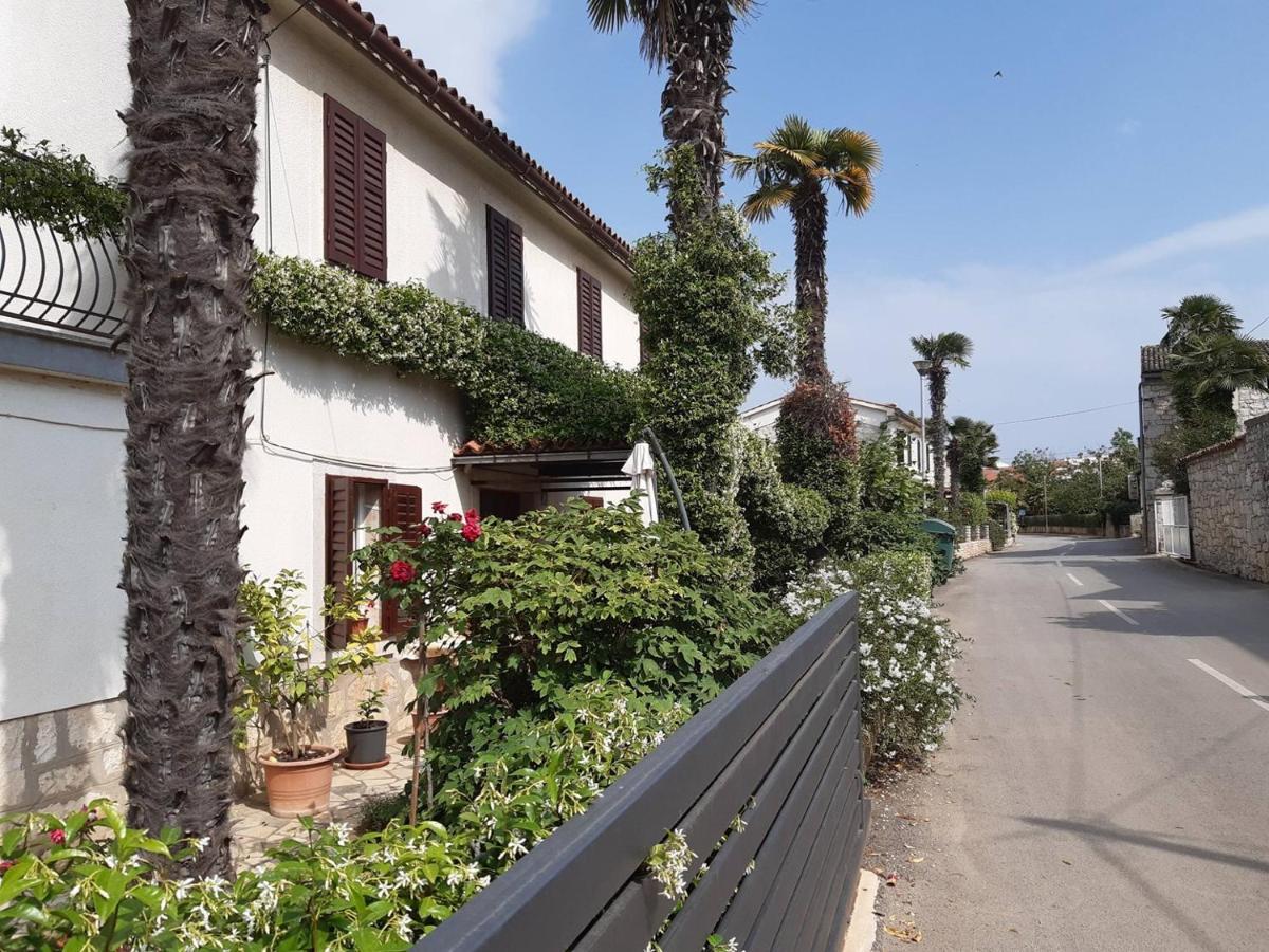 Anamarija Apartments Near The Beach And The Fantastic Adria Sea With Over 10 Small Islands Close By Funtana Esterno foto