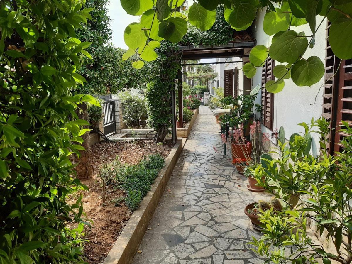 Anamarija Apartments Near The Beach And The Fantastic Adria Sea With Over 10 Small Islands Close By Funtana Esterno foto